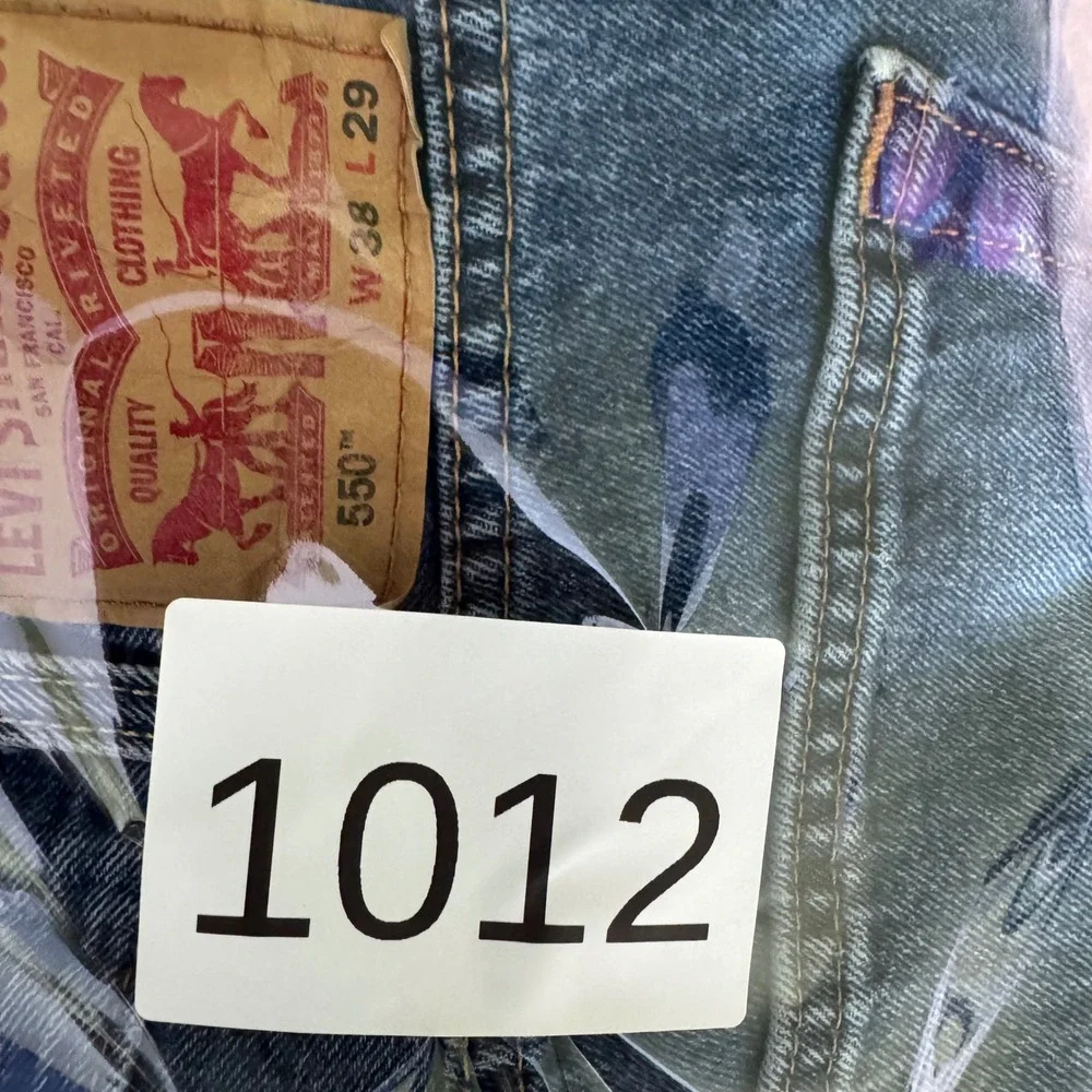 Levis measurements waist